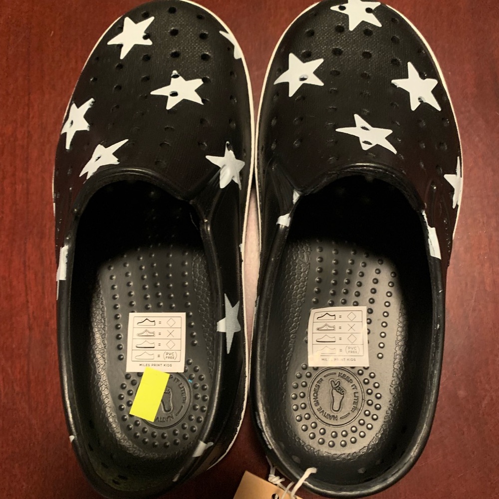🚨🚨SOLD🚨🚨Native shoes